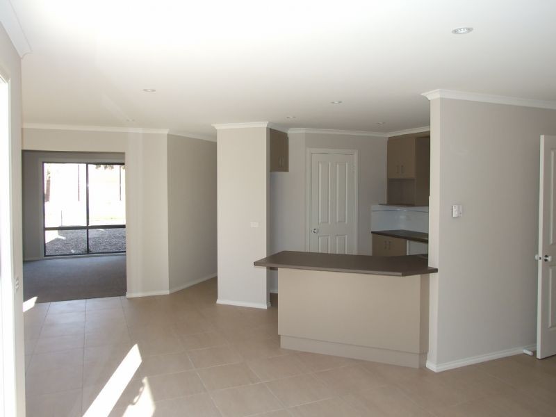 2/18 Service Road, Moe VIC 3825