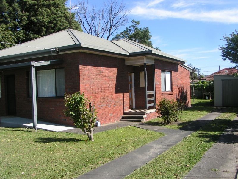 6 Johnson Street, Moe VIC 3825