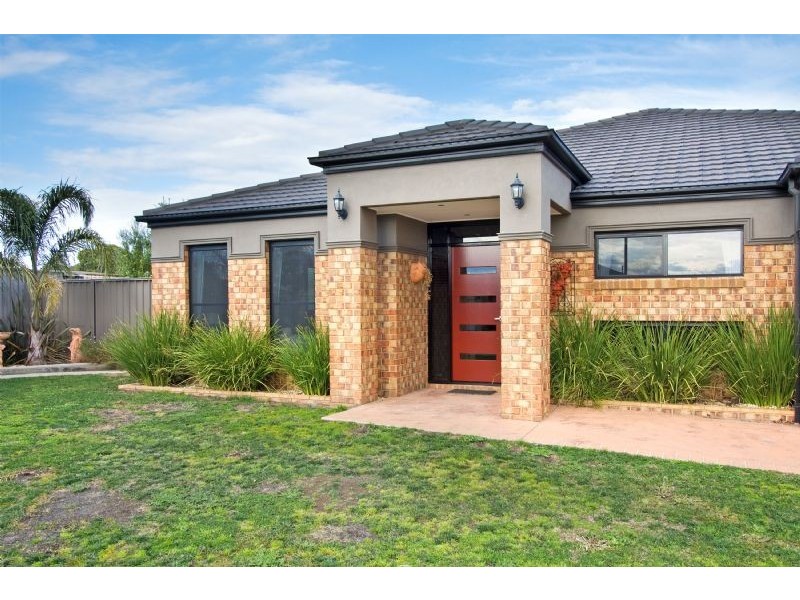 37 Parkside Drive, Moe VIC 3825