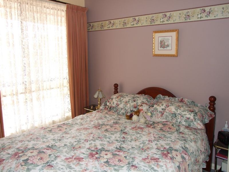 13 McMillan Court, Newborough VIC 3825