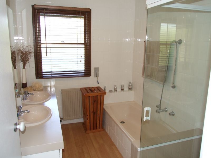 4 Alpha Court, Moe VIC 3825