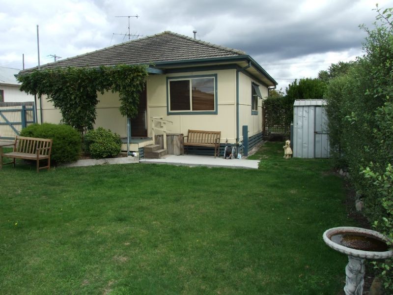 34 Law Street, Newborough VIC 3825