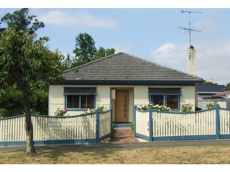 34 Law Street, Newborough VIC 3825