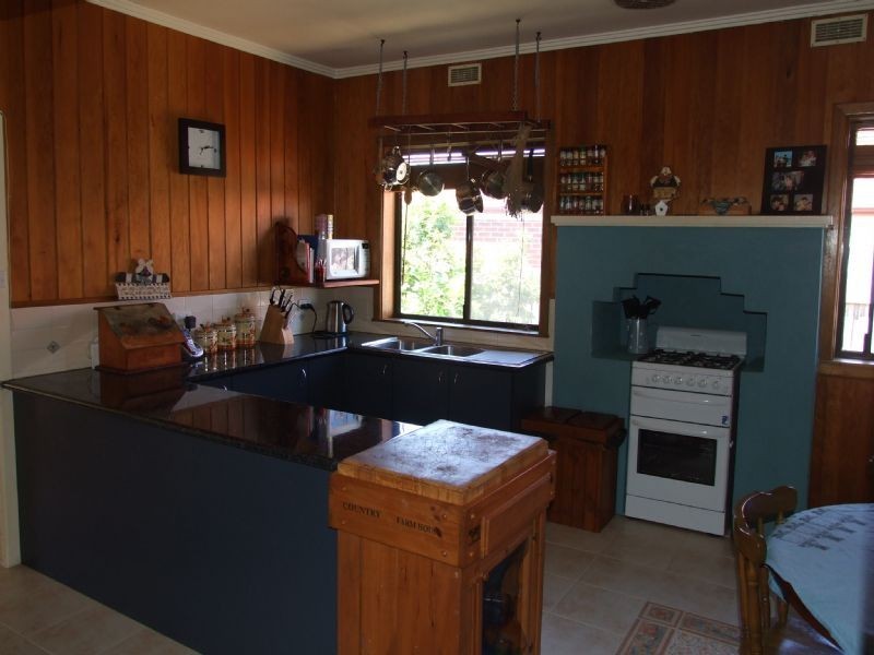 4 Johnson Street, Moe VIC 3825