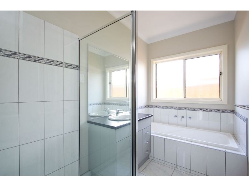 2/63 Monash Road, Newborough VIC 3825