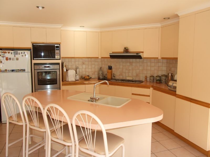 13 Ollerton Avenue, Newborough VIC 3825