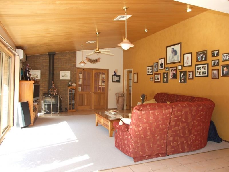 13 Ollerton Avenue, Newborough VIC 3825