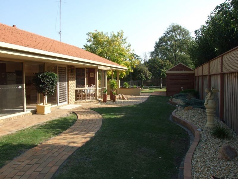 13 Ollerton Avenue, Newborough VIC 3825
