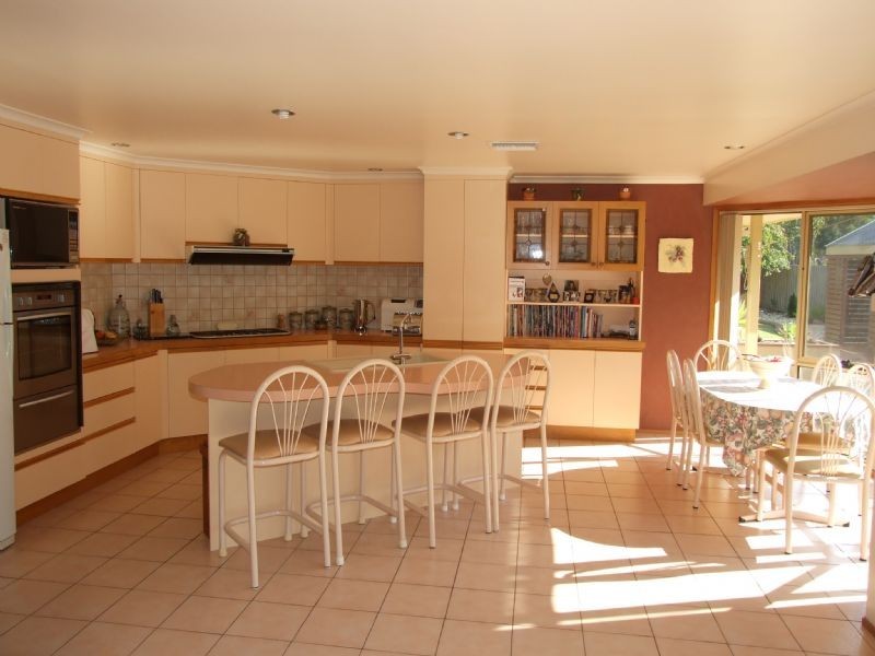 13 Ollerton Avenue, Newborough VIC 3825