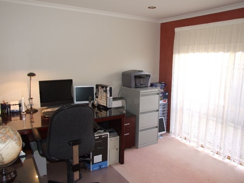 13 Ollerton Avenue, Newborough VIC 3825