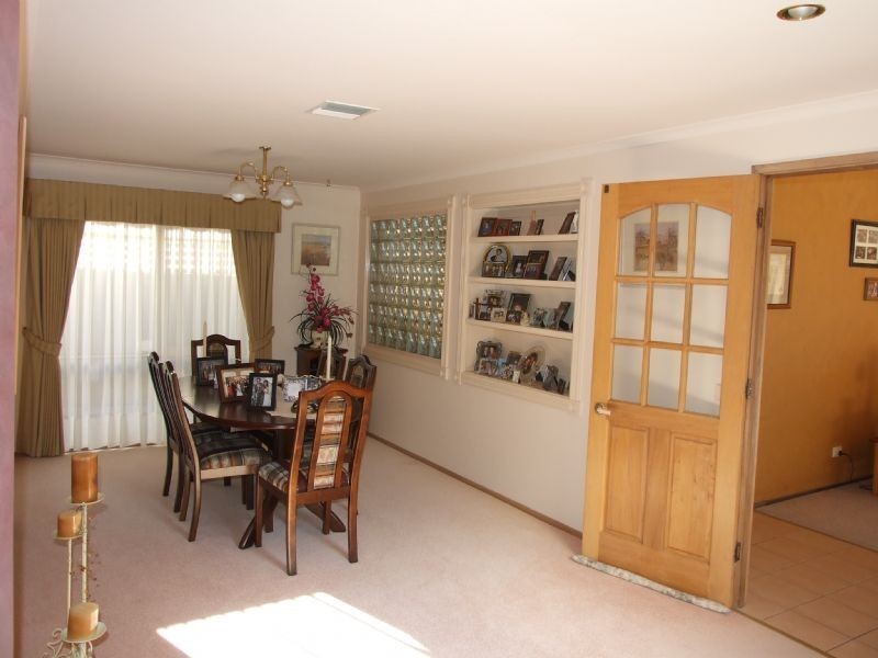 13 Ollerton Avenue, Newborough VIC 3825