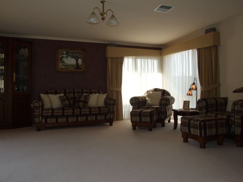 13 Ollerton Avenue, Newborough VIC 3825