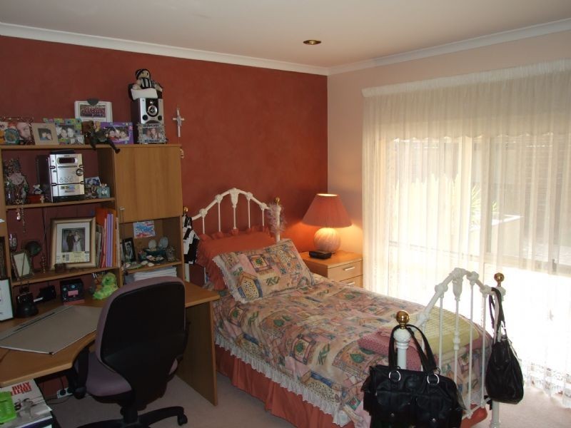 13 Ollerton Avenue, Newborough VIC 3825