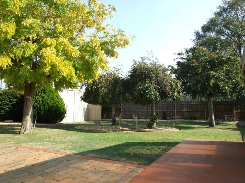 13 Ollerton Avenue, Newborough VIC 3825