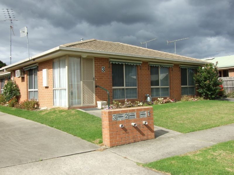 1/3 Saxtons Drive, Moe VIC 3825