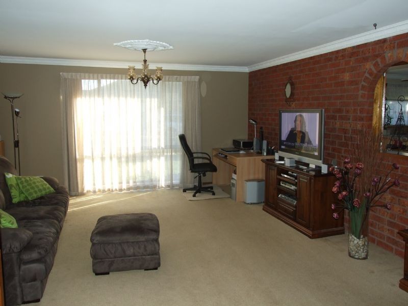 57 Dinwoodie Drive, Newborough VIC 3825
