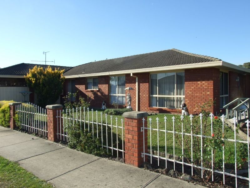 57 Dinwoodie Drive, Newborough VIC 3825