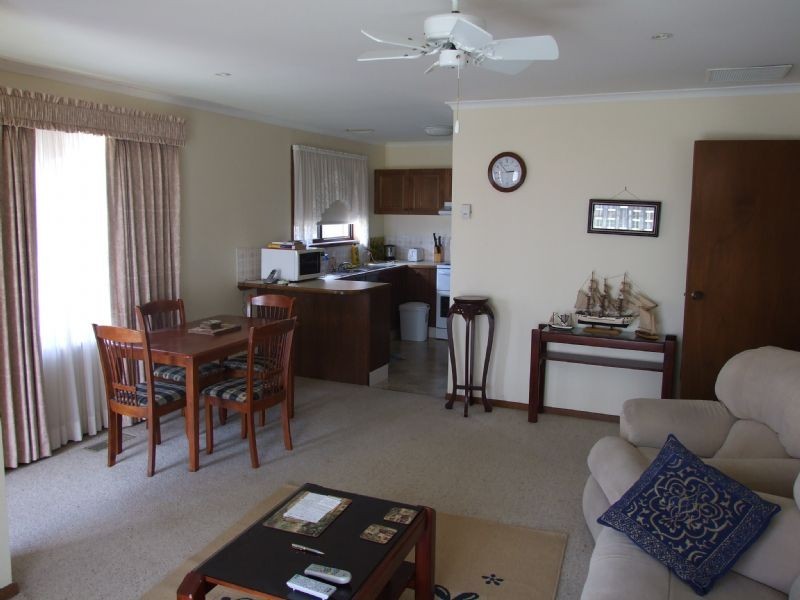 1/8 Walhalla Street, Newborough VIC 3825