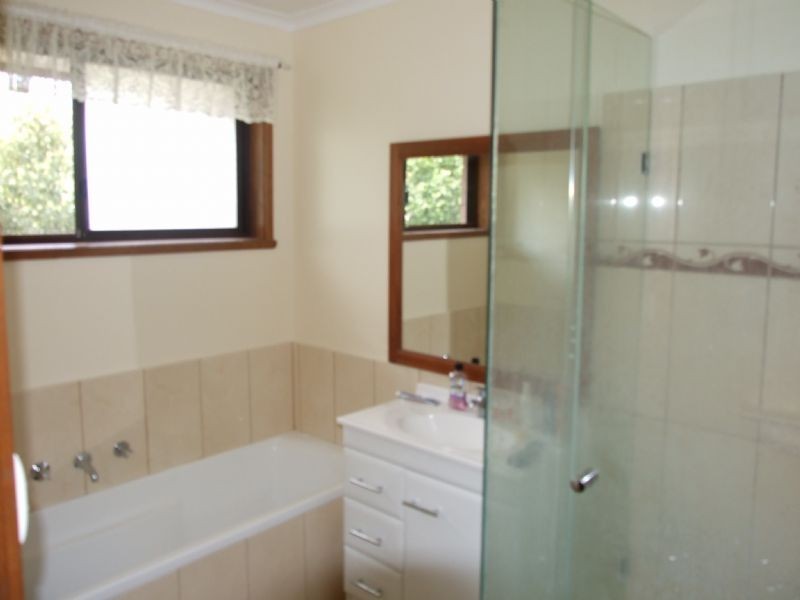 1/8 Walhalla Street, Newborough VIC 3825