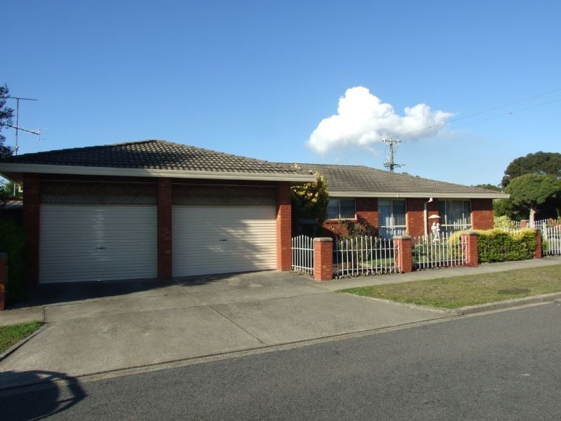 57 Dinwoodie Drive, Newborough VIC 3825