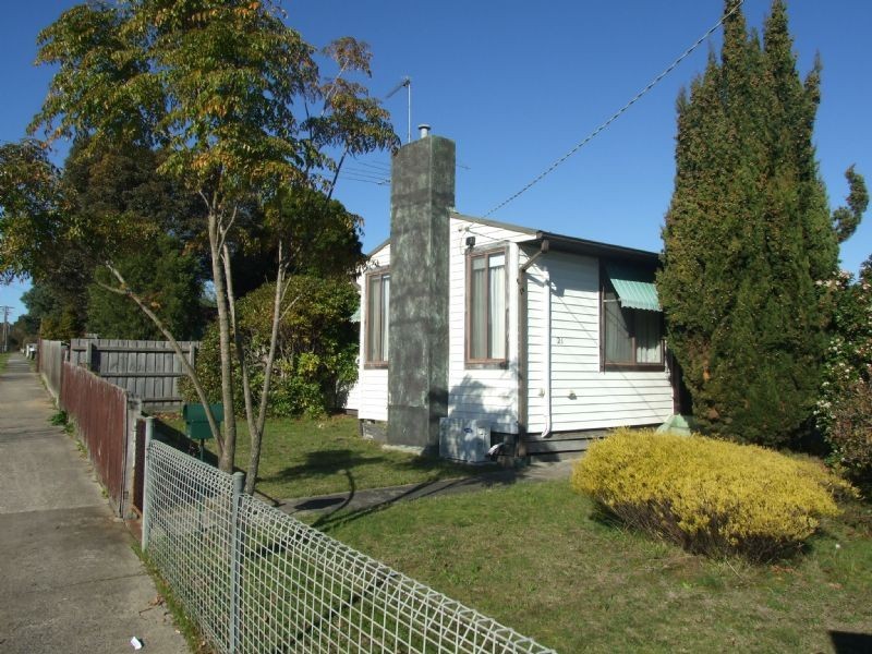 21 Boolarra Avenue, Newborough VIC 3825