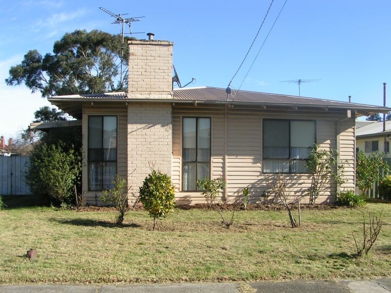 18 Alexander Avenue, Moe VIC 3825