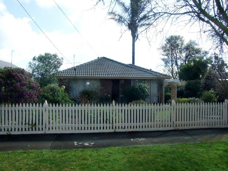8 Desmond Street, Moe VIC 3825