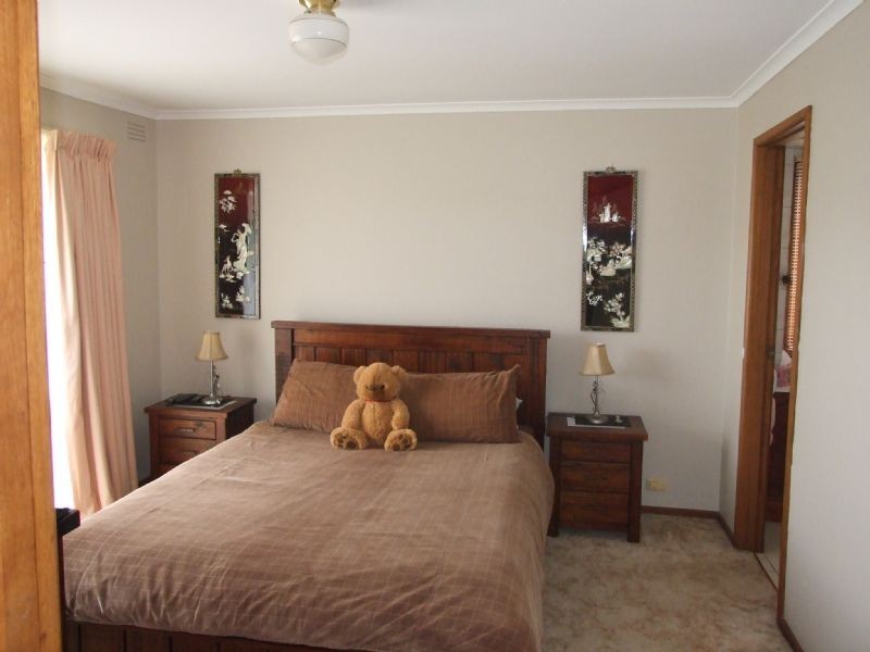 8 Desmond Street, Moe VIC 3825