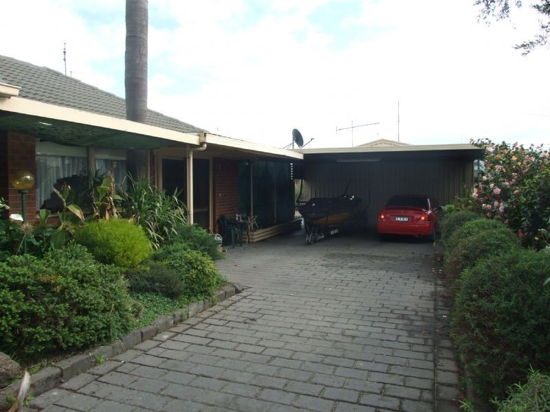 8 Desmond Street, Moe VIC 3825