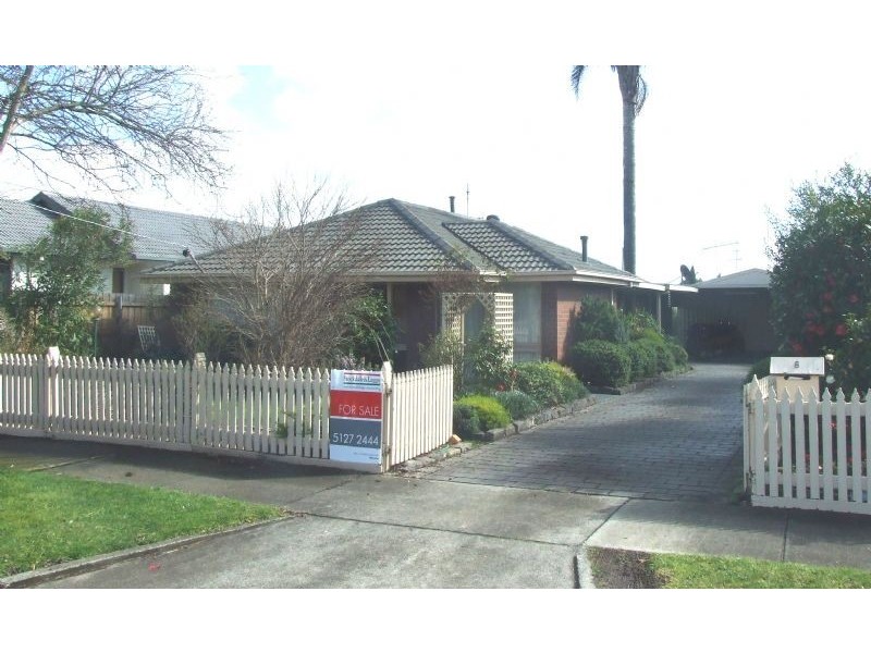 8 Desmond Street, Moe VIC 3825