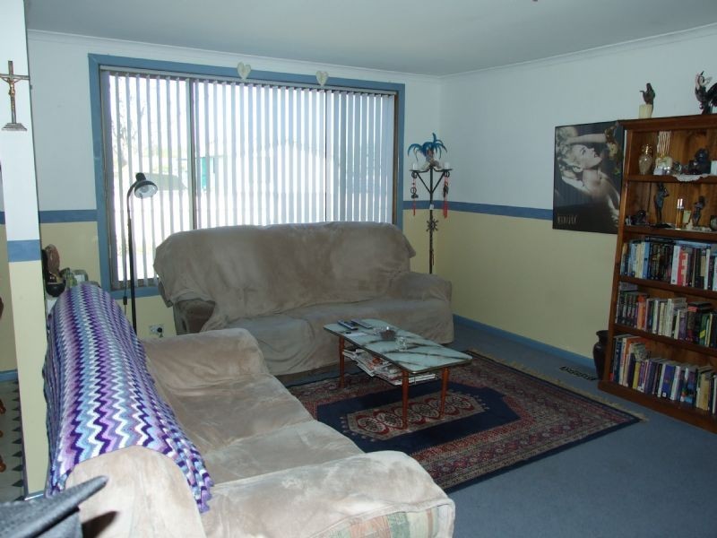 6 Ellinbank Street, Newborough VIC 3825