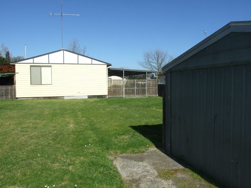 6 Ellinbank Street, Newborough VIC 3825