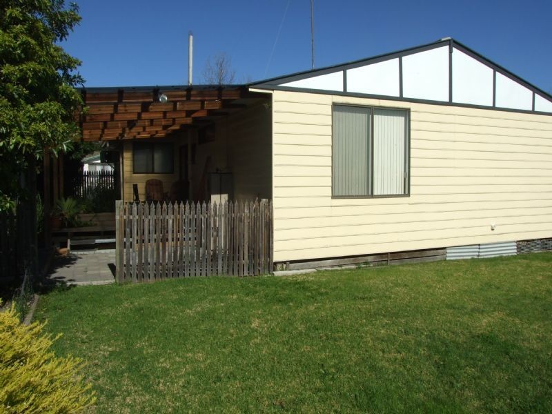 6 Ellinbank Street, Newborough VIC 3825