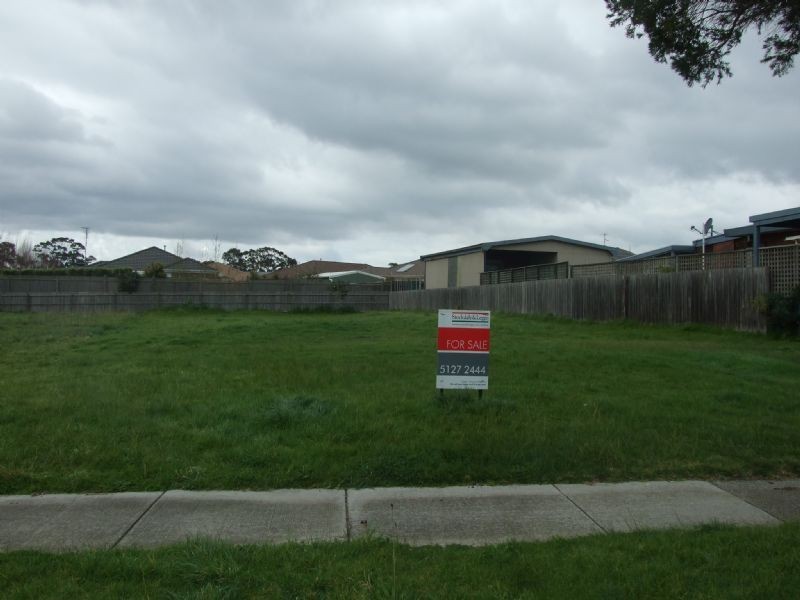 19 Alexander Avenue, Moe VIC 3825