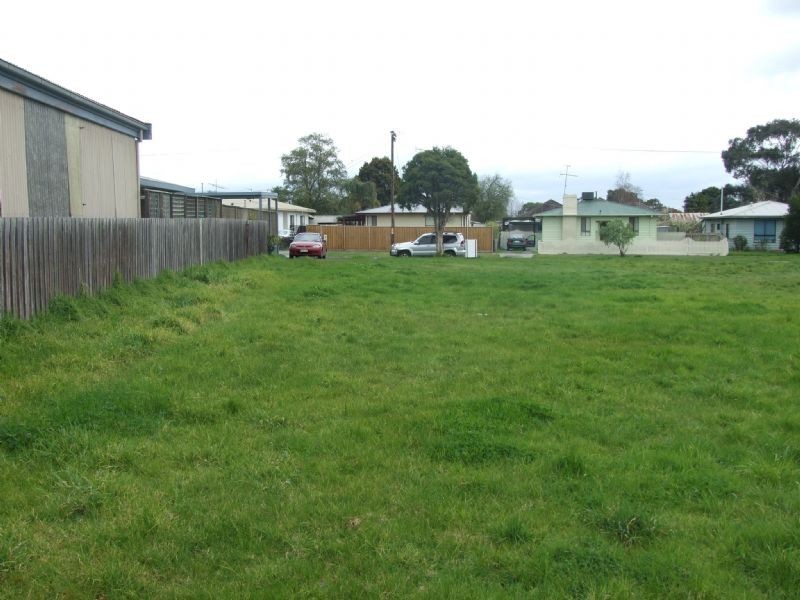 19 Alexander Avenue, Moe VIC 3825