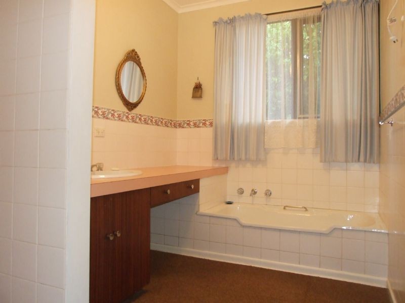 18 Shanahan Parade, Newborough VIC 3825