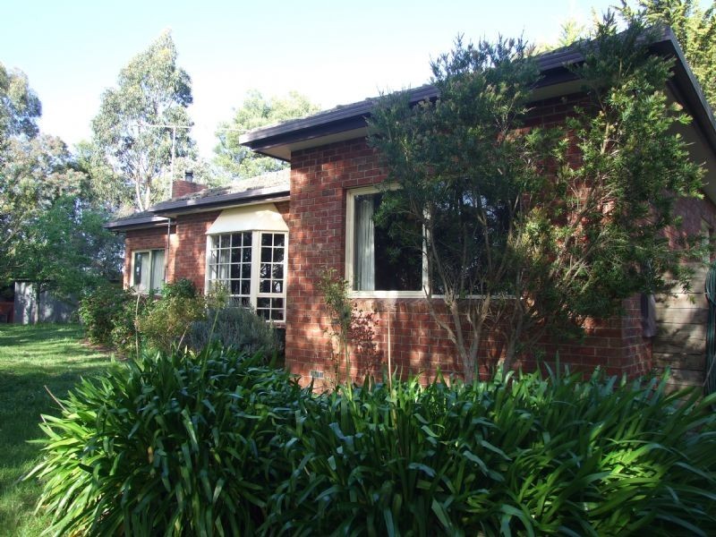 385  McDonalds Track, Hernes Oak VIC 3825