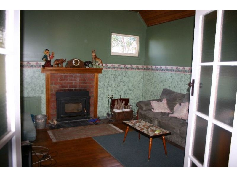 385  McDonalds Track, Hernes Oak VIC 3825