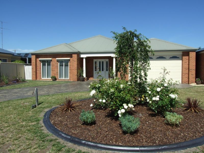 2 Valley Court, Newborough VIC 3825