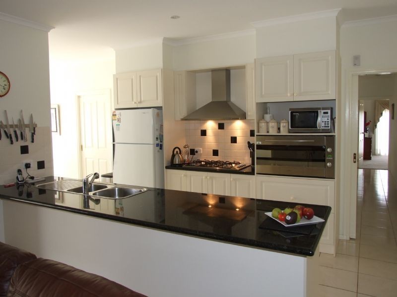 2 Valley Court, Newborough VIC 3825