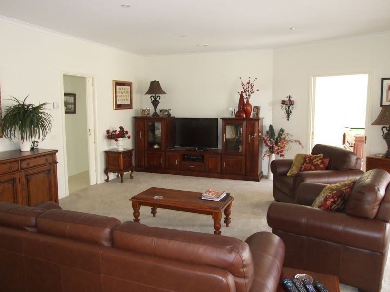 2 Valley Court, Newborough VIC 3825