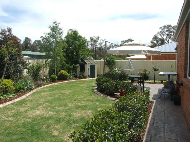 2 Valley Court, Newborough VIC 3825