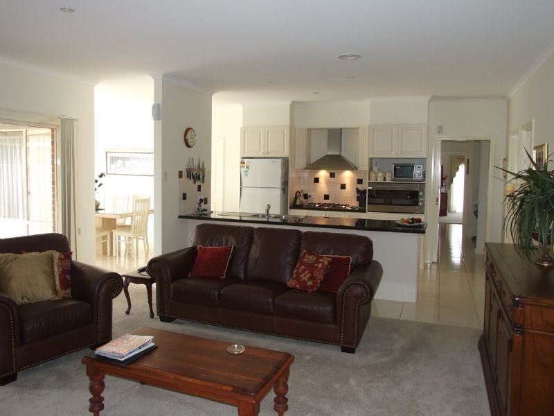 2 Valley Court, Newborough VIC 3825