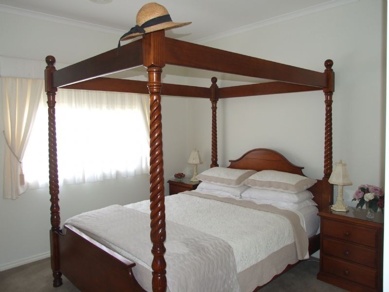 2 Valley Court, Newborough VIC 3825
