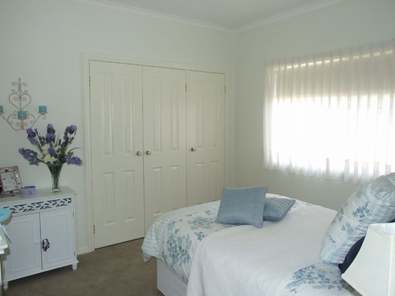 2 Valley Court, Newborough VIC 3825