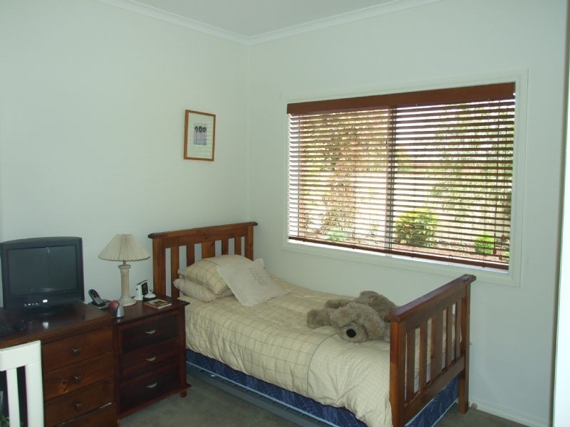 2 Valley Court, Newborough VIC 3825