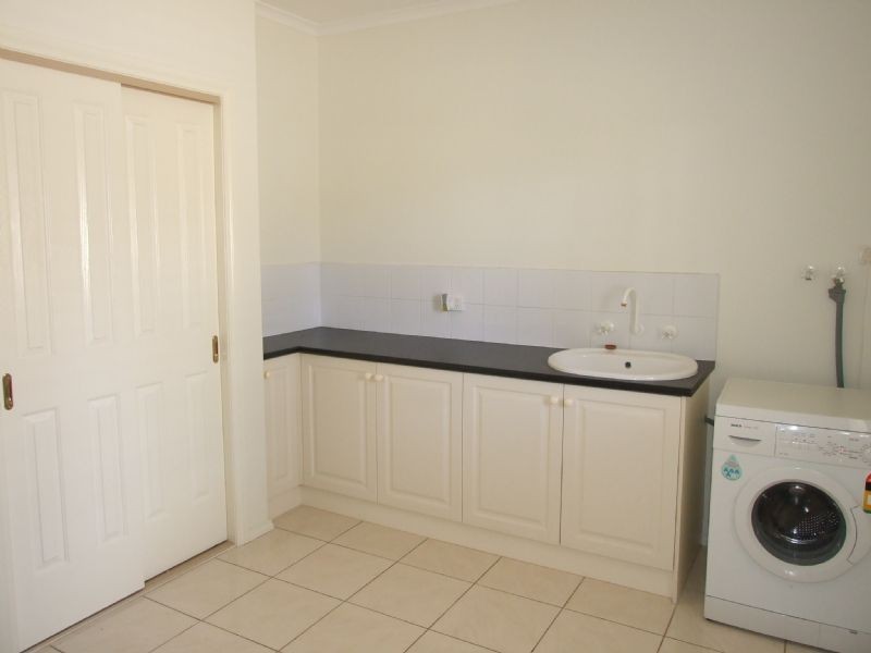2 Valley Court, Newborough VIC 3825