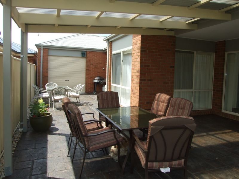 2 Valley Court, Newborough VIC 3825