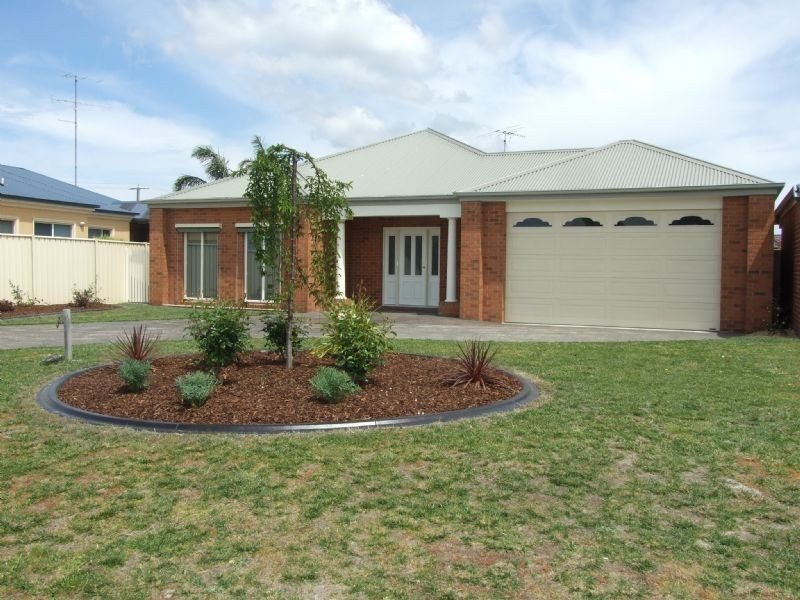 2 Valley Court, Newborough VIC 3825