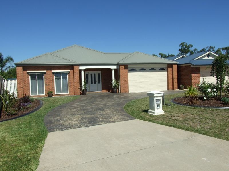2 Valley Court, Newborough VIC 3825